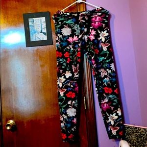 Old Navy Black Floral Activewear Leggings